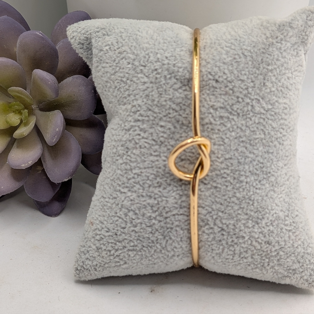 Gold‎ Knot Bracelet - Picture 3 of 3